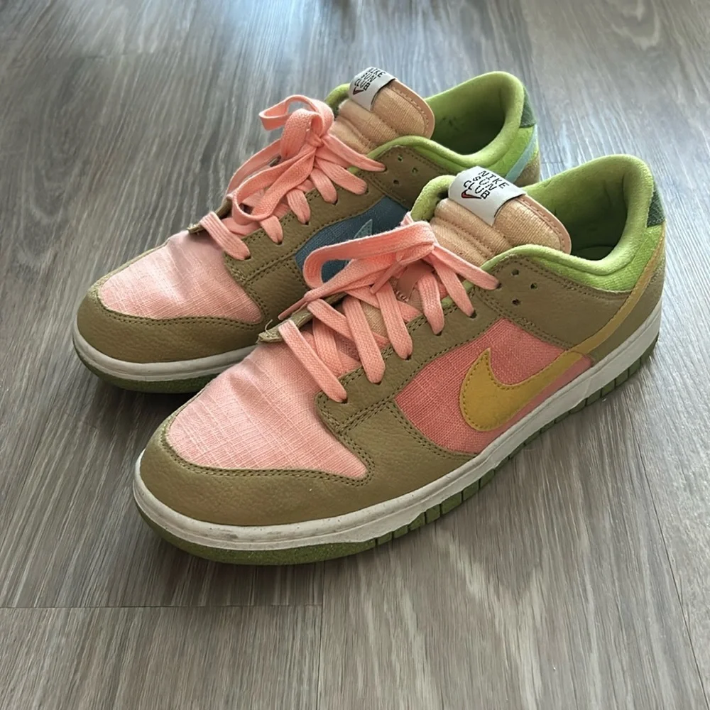 Nike Dunk Low Sun Club - Arctic Orange Sanded Gold - Picture 1 of 13